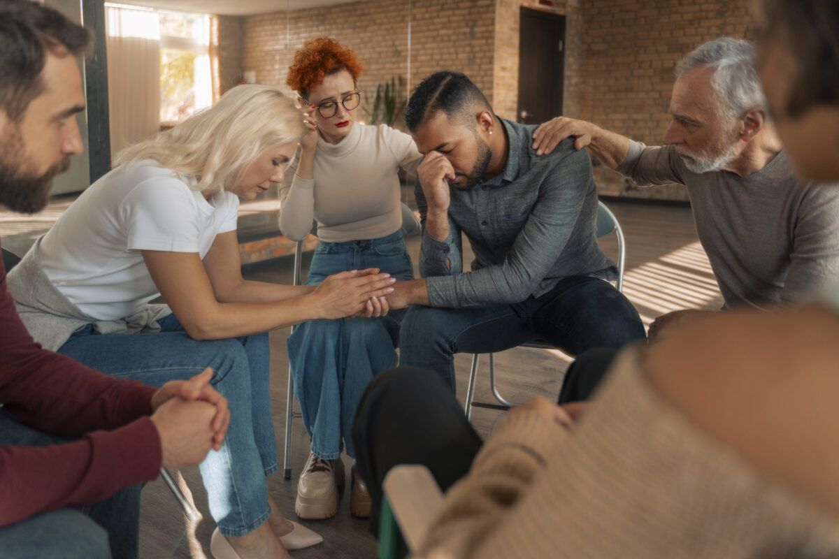 How to Help an Alcoholic Family Member It’s painful to watch someone you love lose themselves to alcohol addiction. You may feel helpless, wondering how to support them without enabling their drinking or pushing them away.
